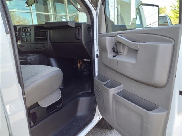 2021 Chevrolet Express 3500 Work Van Cutaway 16 FT BOX